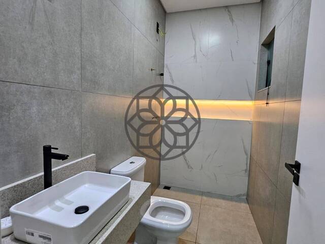 #1077 - Casa para Venda em Pouso Alegre - MG